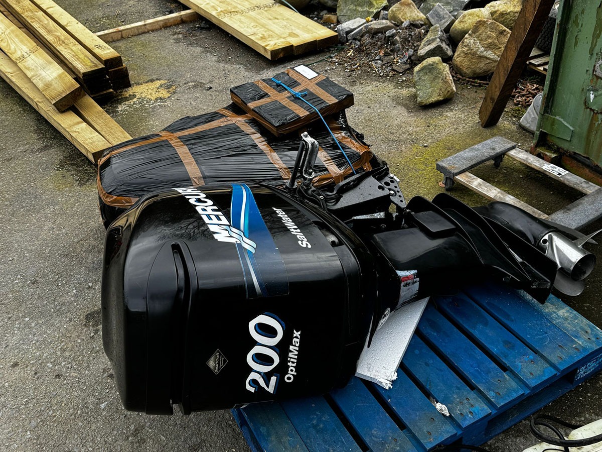 Used 200hp Mercury Saltwater Optimax Outboard, 2005 - Image 3