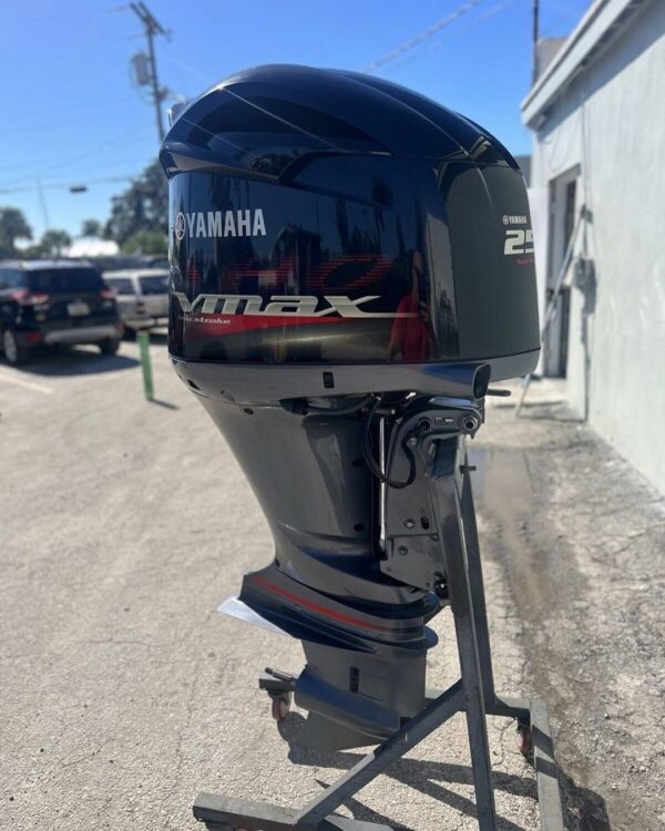 2017 Yamaha 250 HP VMAX SHO 4-Stroke outboard!!  - Image 3